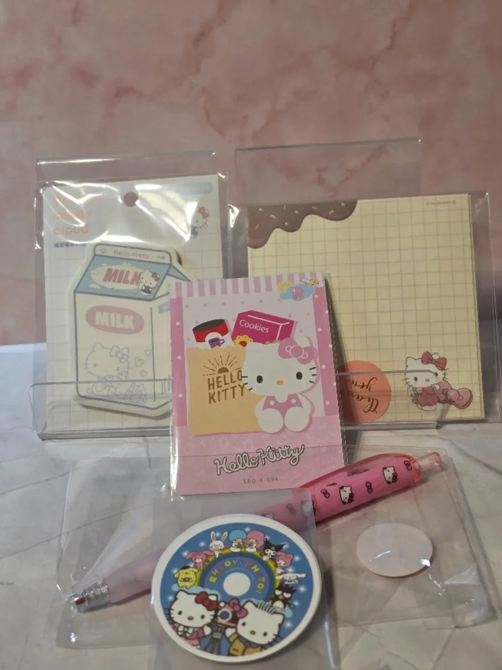 BN9  Hello Kitty mini stationary set